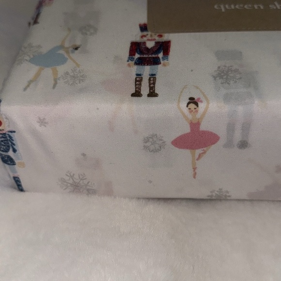 Snow day cozy home QUEEN SIZE Nutcracker Christmas Sheet Set (Nutcracker Suite) - Picture 3 of 9